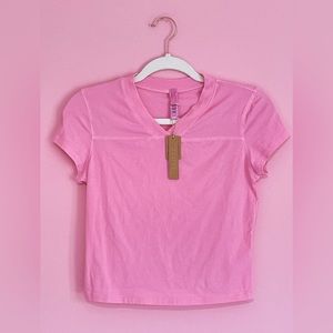 NWT SKIMS NEW VINTAGE SPORT RAGLAN CROP T SHIRT - COTTON CANDY - MEDIUM